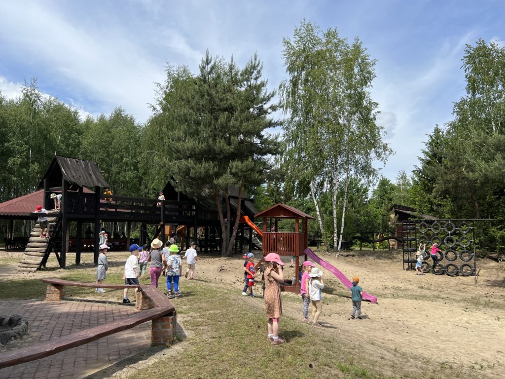 Plac zabaw na terenie Gospodarstwa Agroturystycznego Dolina Bobrów