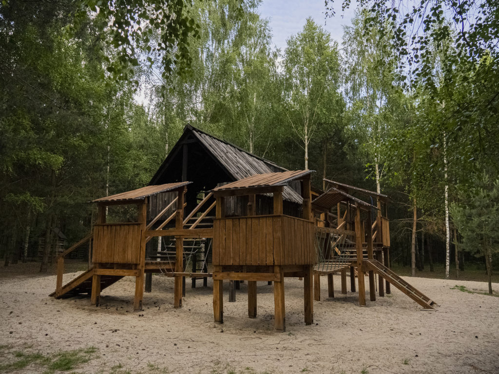 Plac zabaw na terenie Gospodarstwa Agroturystycznego Dolina Bobrów
