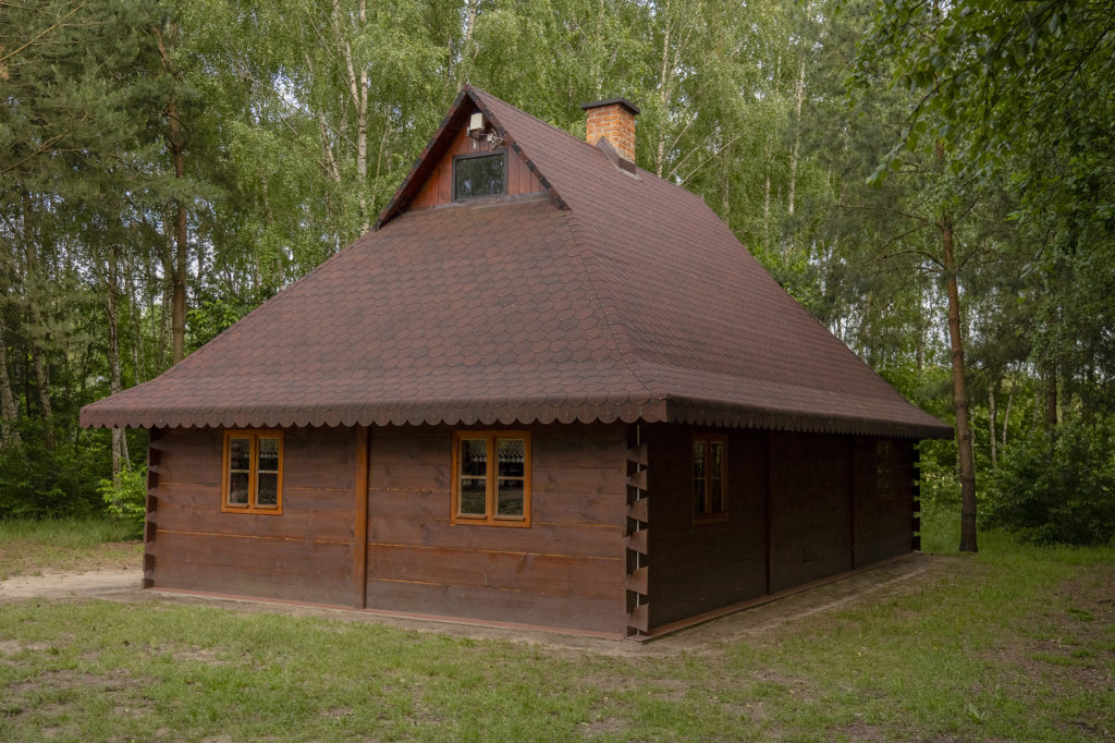 Sala warsztatowa, chata drewniana na terenie Gospodarstwa Agroturystycznego Dolina Bobrów